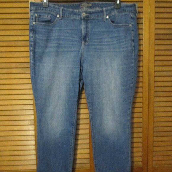 Torrid Boyfriend Straight Jeans blue & stretchy size 22R - Picture 1 of 9